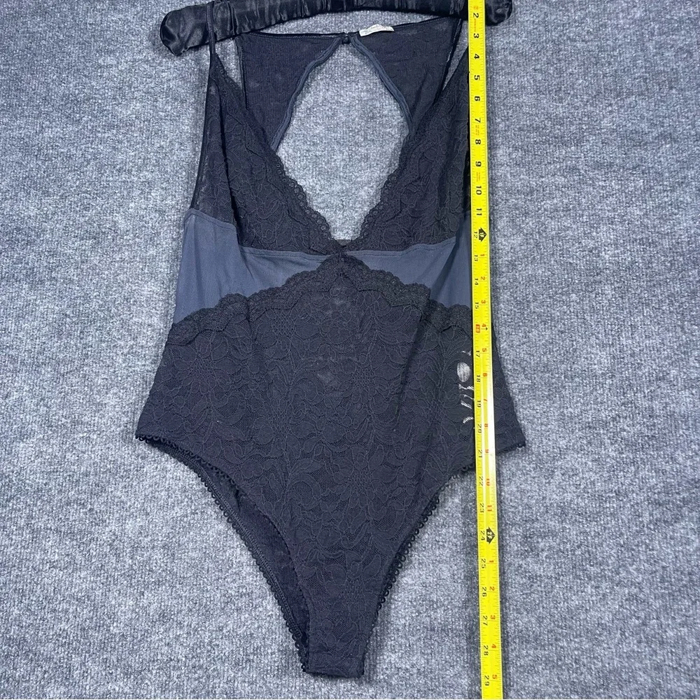 Intimately Free People Women’s Large Black Lace Body Suit Open‎ Back Deep V Neck
